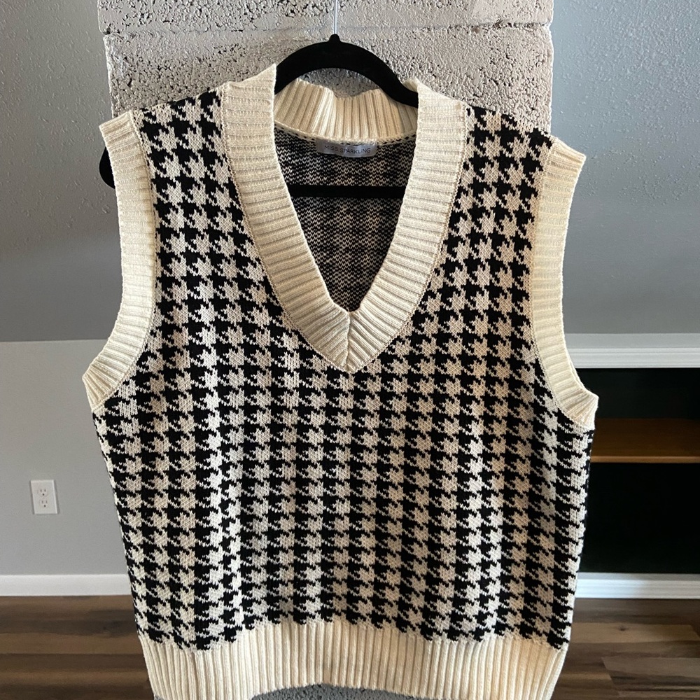 Women’s Houndstooth Sweater Vest - Black and White